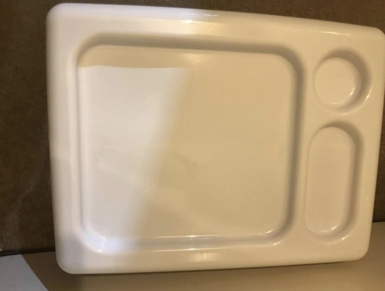 Foldable dinner tray