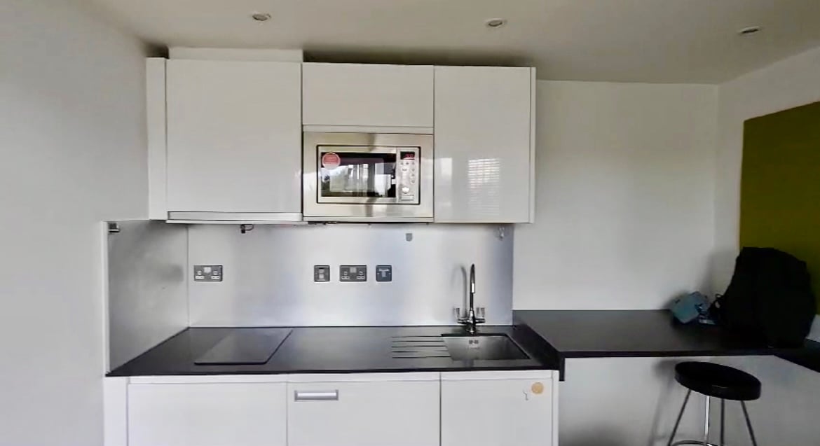 Classy kitchen with table top