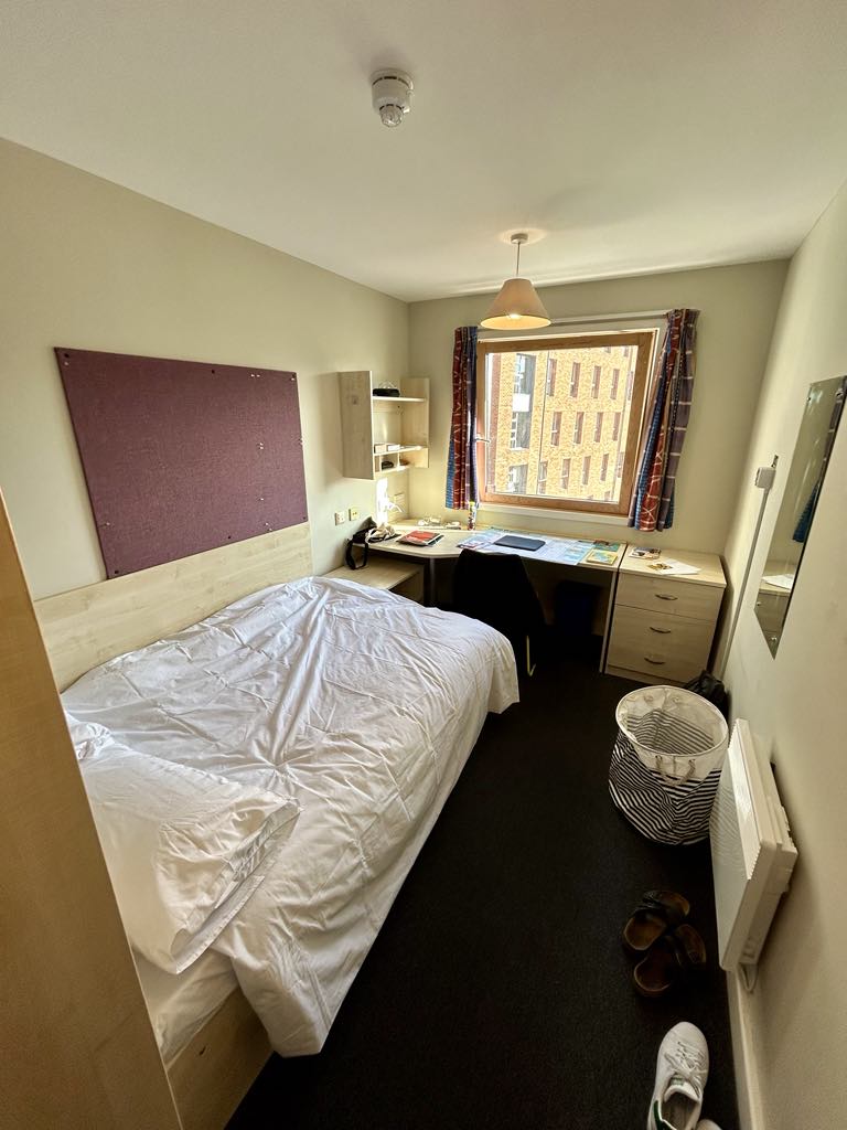 Single Ensuite Room Picture