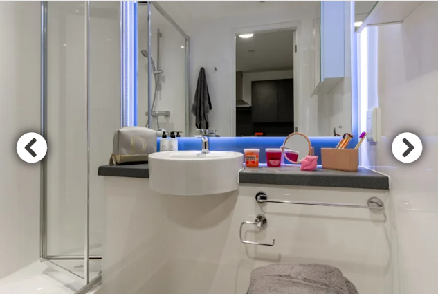 Picture of en-suite bathroom