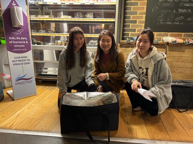 students picking up food from cafe